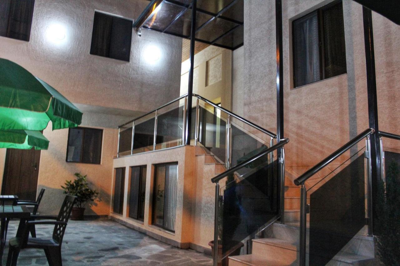 Hotel Elegant 2 트빌리시 외부 사진